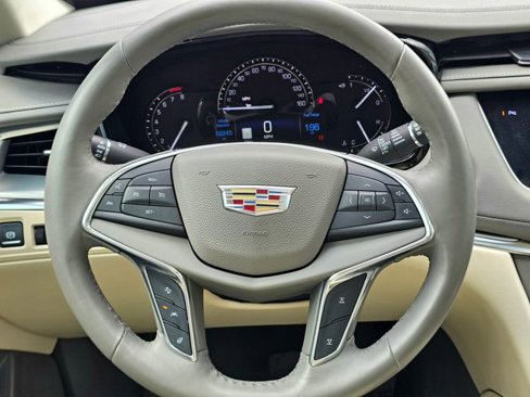 Used 2017 Cadillac XT5 Premium Luxury image 32