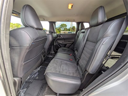 Used 2022 Mitsubishi Outlander SE image 15