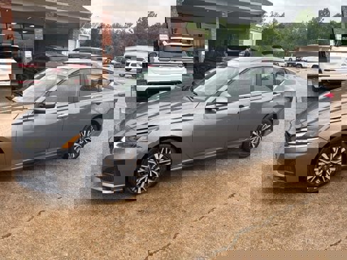 Used 2023 Nissan Altima 2.5 SV image 2