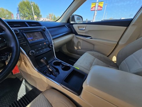 Used 2017 Toyota Camry LE image 18