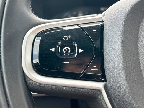 Used 2021 Volvo XC90 T6 Momentum w/ Climate Package image 22