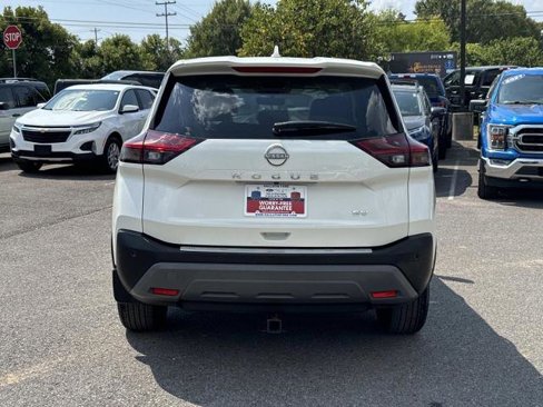 Used 2023 Nissan Rogue SV image 4