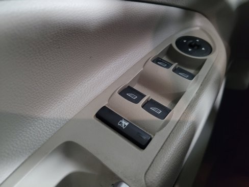 Used 2018 Ford Escape SE image 27