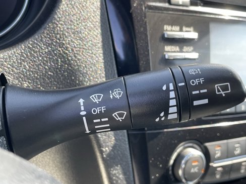 Used 2015 Nissan Rogue S image 17