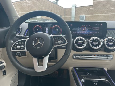 Used 2021 Mercedes-Benz GLB 250 4MATIC w/ Premium Package image 14