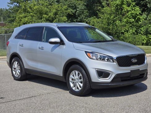 Used 2016 Kia Sorento LX image 2