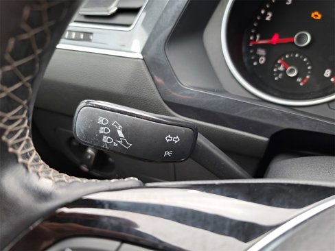 Used 2021 Volkswagen Tiguan SE R-Line image 18