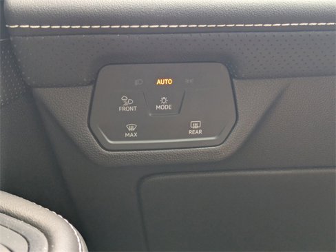 Used 2024 Volkswagen Atlas SE image 28