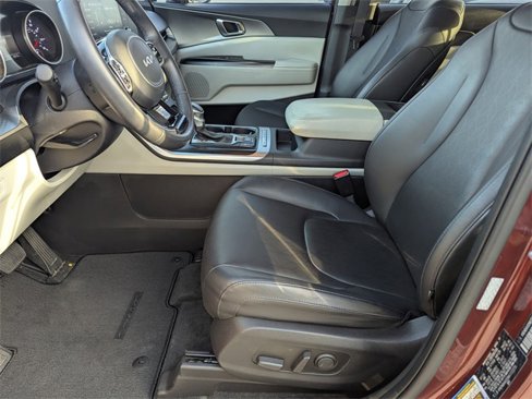 Used 2022 Kia Carnival LX image 14