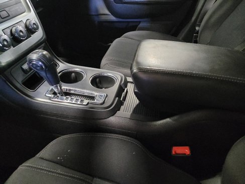 Used 2015 GMC Acadia SLE image 26