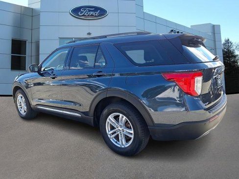 Certified 2022 Ford Explorer XLT w/ Equipment Group 202A image 4