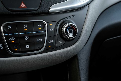 Used 2018 Chevrolet Equinox LT w/ Sun & Infotainment Package image 23