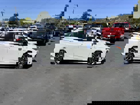 Used 2021 Toyota Prius XLE image 5