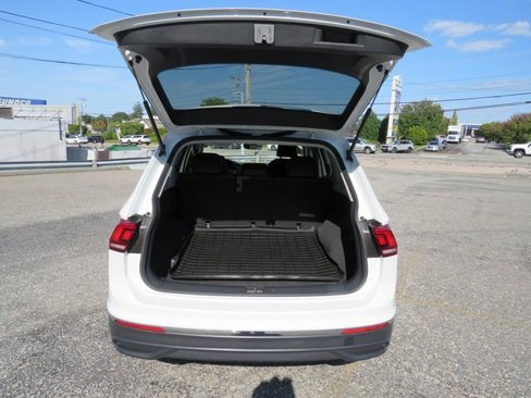 Used 2022 Volkswagen Tiguan SE image 25