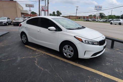 Used 2018 Kia Forte LX image 2