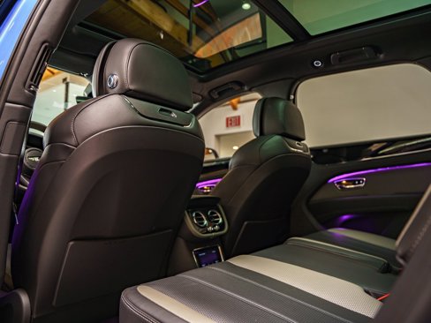 Used 2022 Bentley Bentayga image 14