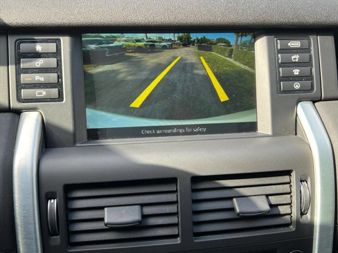 Used 2019 Land Rover Discovery Sport SE image 14