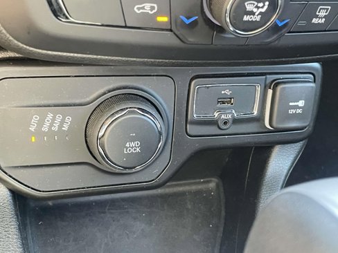 Used 2022 Jeep Renegade Latitude w/ Sun/Sound Group image 22