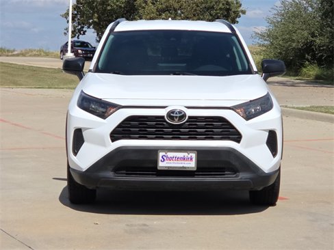 Used 2019 Toyota RAV4 LE image 2