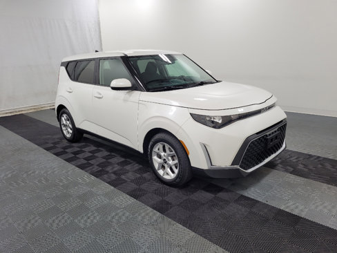 Used 2023 Kia Soul LX w/ LX Technology Package image 11