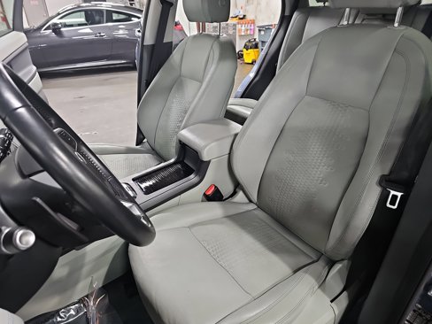 Used 2019 Land Rover Discovery Sport SE image 16