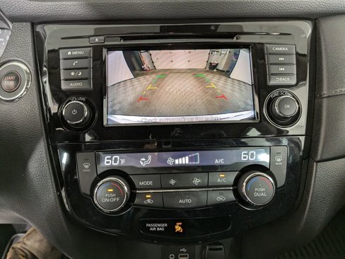 Used 2020 Nissan Rogue SV image 16