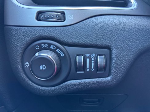 Used 2022 Jeep Cherokee Latitude Lux image 20