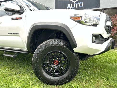 Used 2022 Toyota Tacoma TRD Off-Road image 4