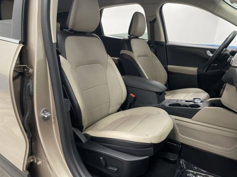 Used 2020 Ford Escape Titanium image 33