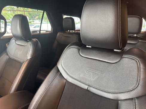 Used 2022 Ford Explorer ST w/ ST Street Pack image 10