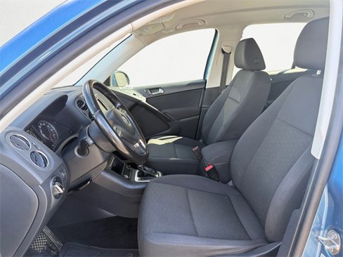 Used 2017 Volkswagen Tiguan Limited w/ Premium Package image 9