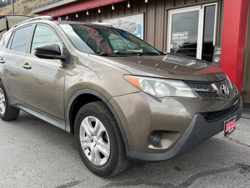 Used 2015 Toyota RAV4 LE image 2