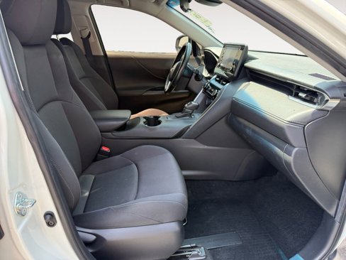Certified 2022 Toyota Venza LE image 15