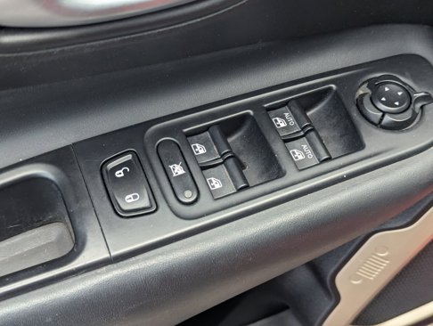 Used 2016 Jeep Renegade Limited image 21