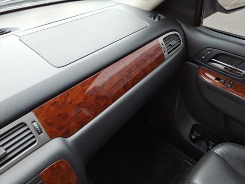 Used 2013 Chevrolet Suburban LT image 27