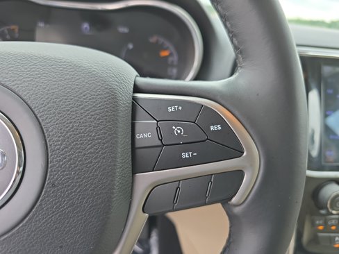 Used 2019 Jeep Grand Cherokee Limited w/ Luxury Group II image 16