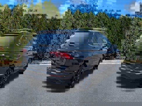 Used 2022 Volkswagen Tiguan SE image 4
