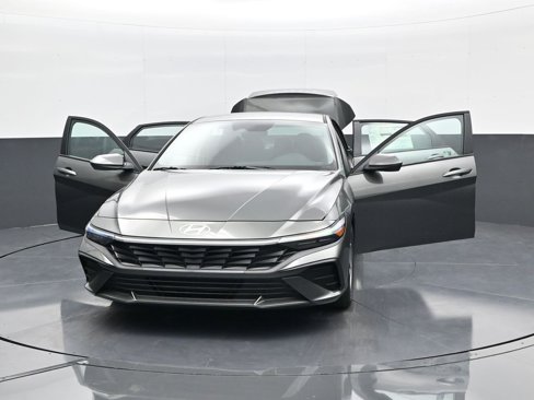 New 2025 Hyundai Elantra SE image 31