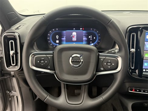 Certified 2025 Volvo XC40 B5 Core image 15