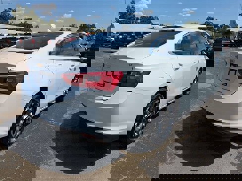 Used 2023 Chevrolet Malibu LT image 4