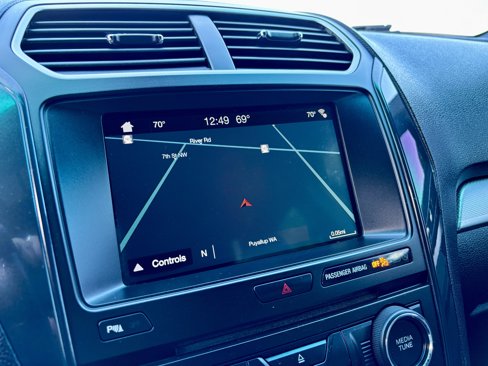 Used 2017 Ford Explorer XLT w/ XLT Technology Feature Bundle image 34