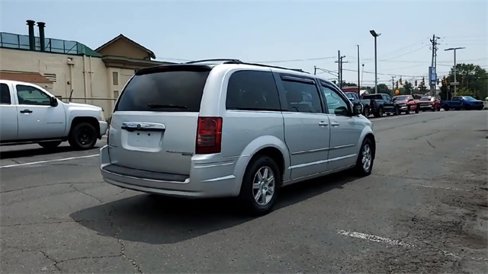 Used 2010 Chrysler Town & Country Touring image 8