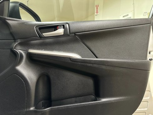 Used 2014 Toyota Camry SE image 39