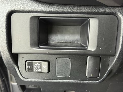 Used 2017 Toyota Tacoma SR5 image 12