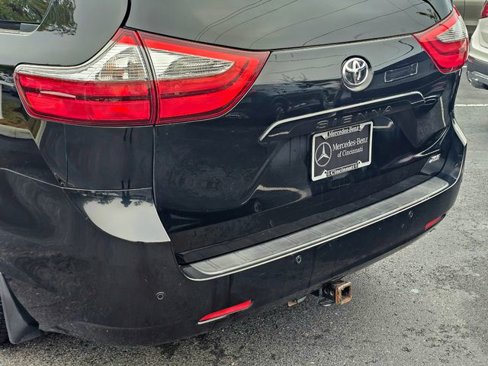 Used 2017 Toyota Sienna XLE Premium image 14