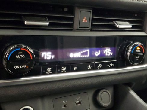 Used 2023 Nissan Rogue SV image 26