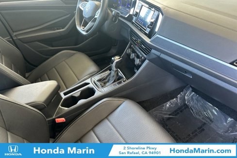 Used 2024 Volkswagen Jetta SE image 18