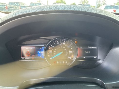 Used 2016 Ford Explorer XLT w/ Equipment Group 202A image 10