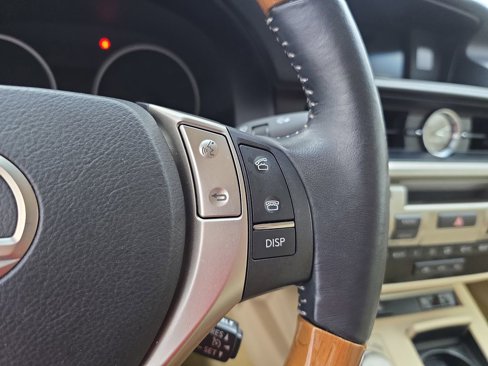 Used 2015 Lexus ES 300h image 17