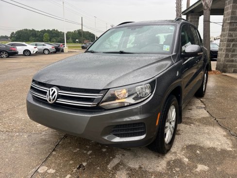 Used 2016 Volkswagen Tiguan S image 12